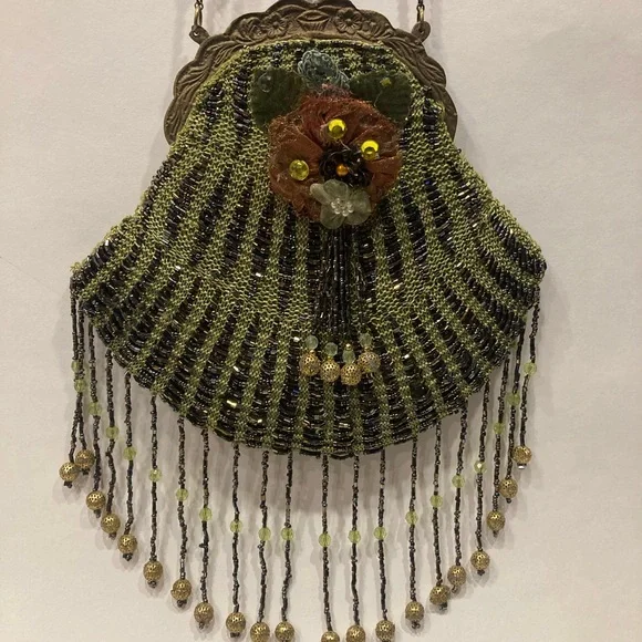 WAYNE KLESKI GREEN BEADED PURSE - Picture 9 of 13